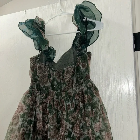 Elegant Floral Maxi Dress in Green - Picture 3 of 8